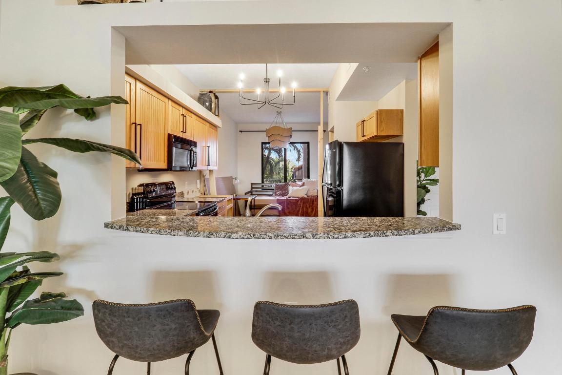 370 Golfview Road 202