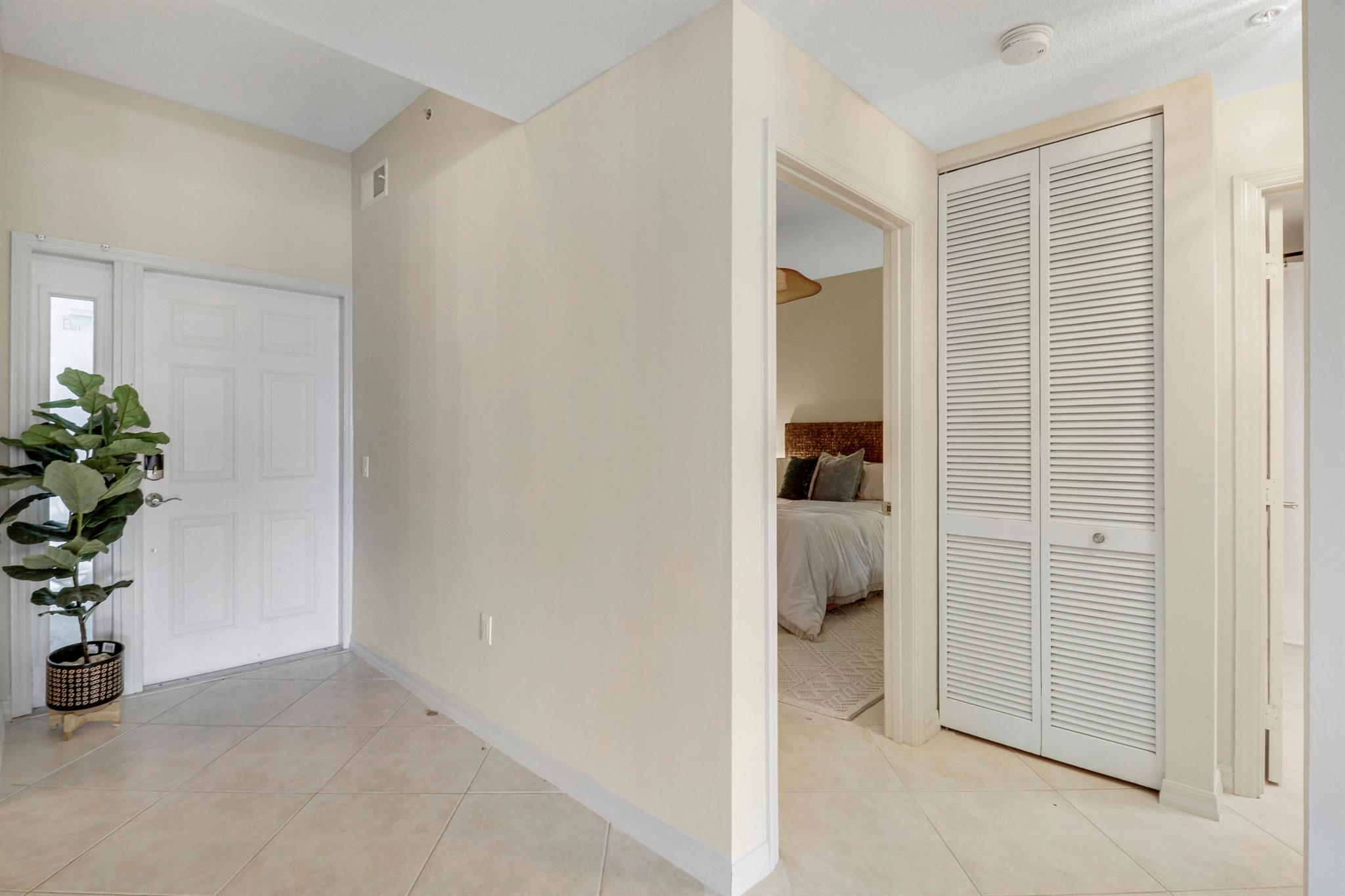 370 Golfview Road 202
