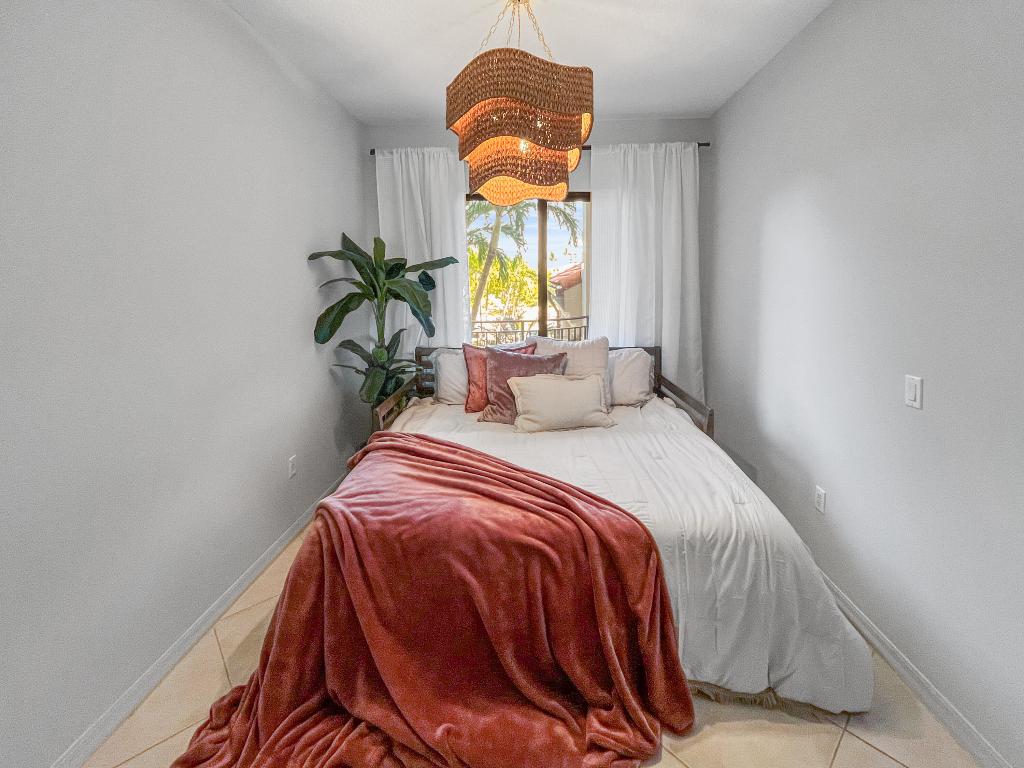 370 Golfview Road 202