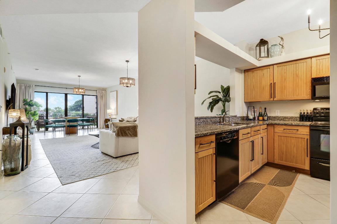 370 Golfview Road 202