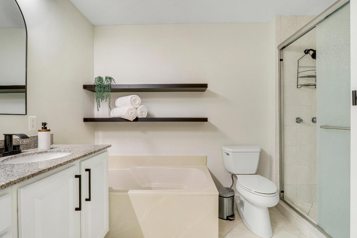 370 Golfview Road 202