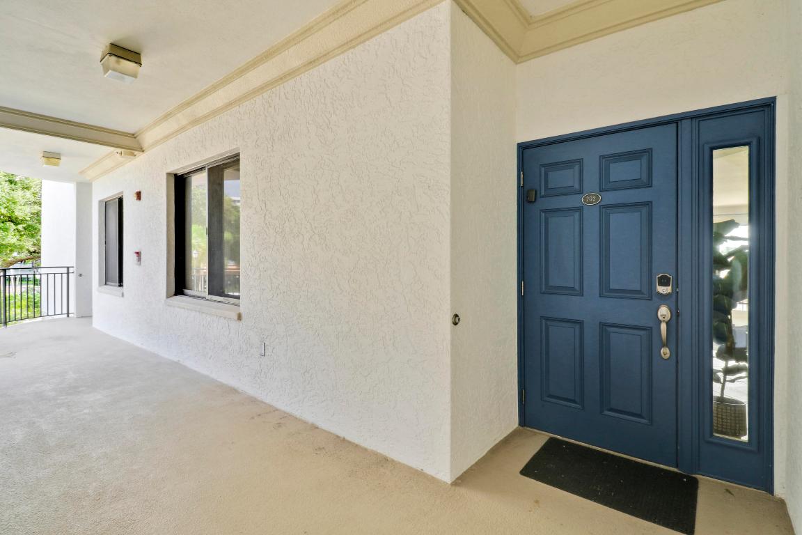 370 Golfview Road 202