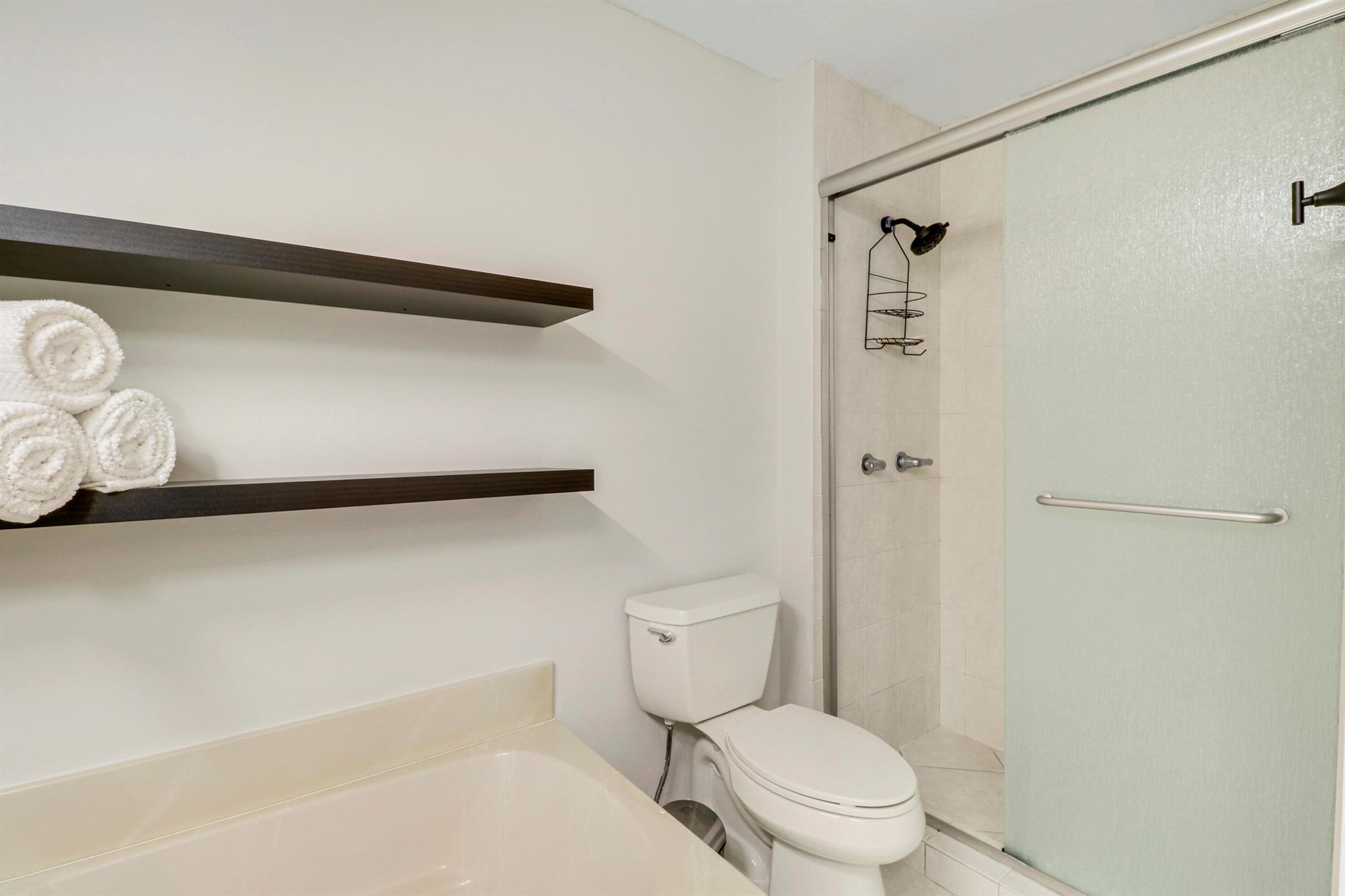 370 Golfview Road 202