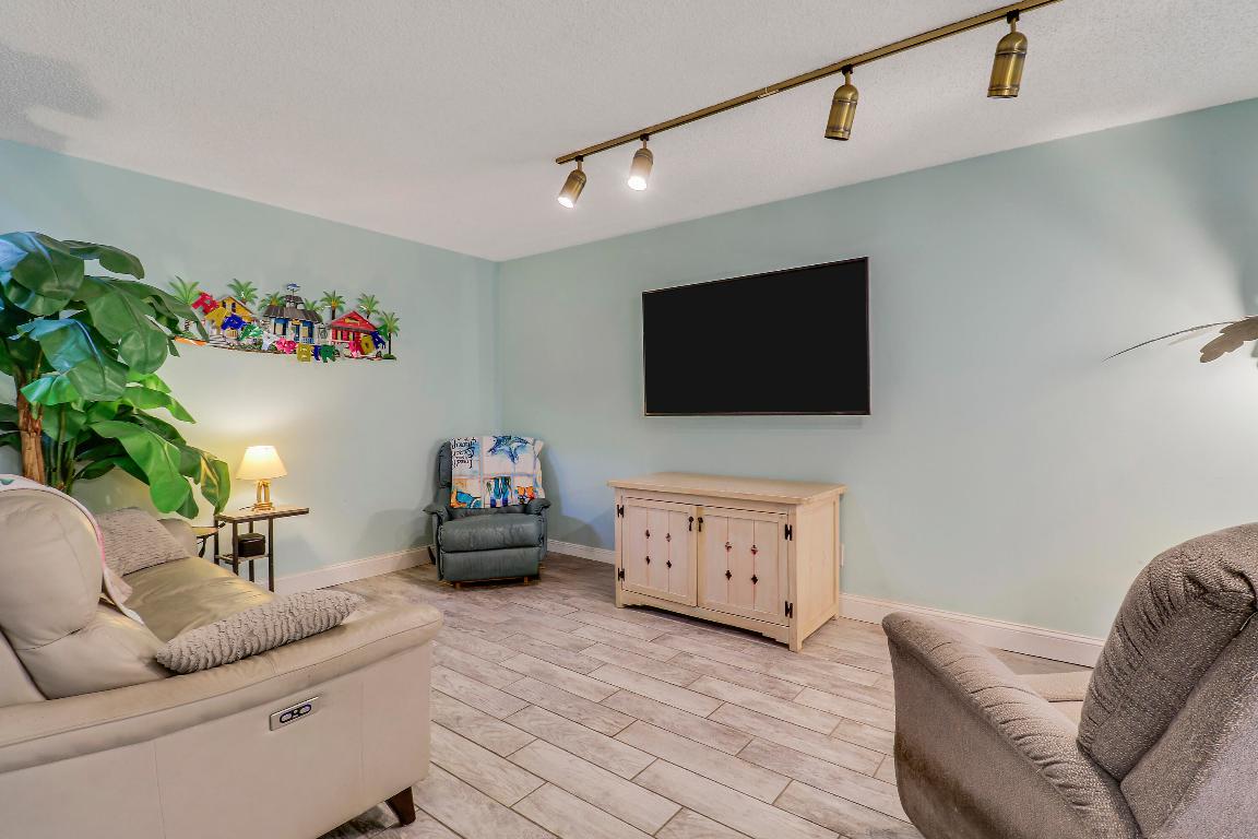 128 Sherwood Circle 13b