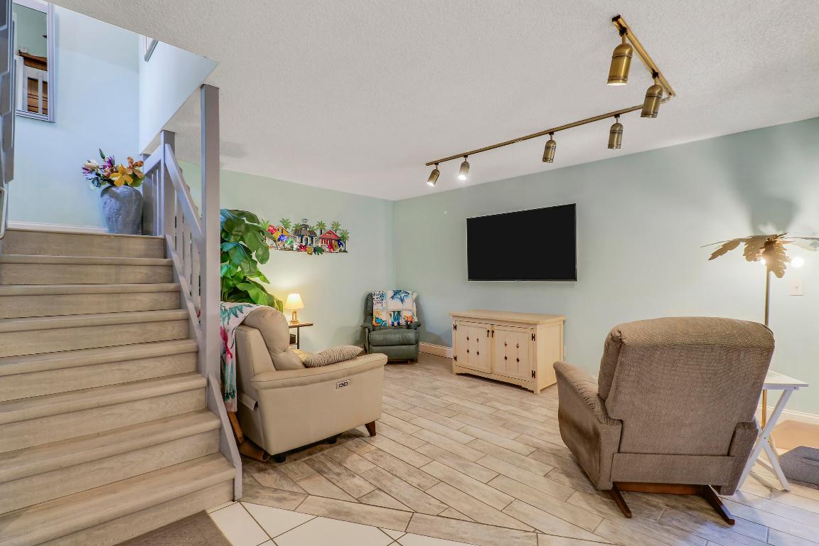 128 Sherwood Circle 13b