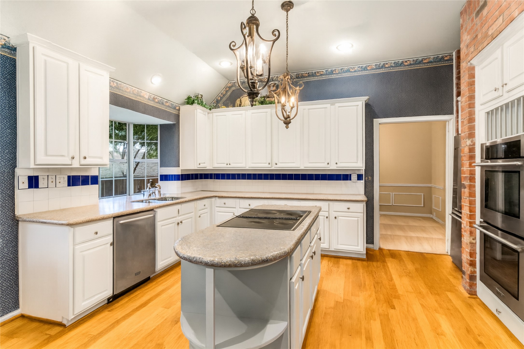 1008 Inverness Court