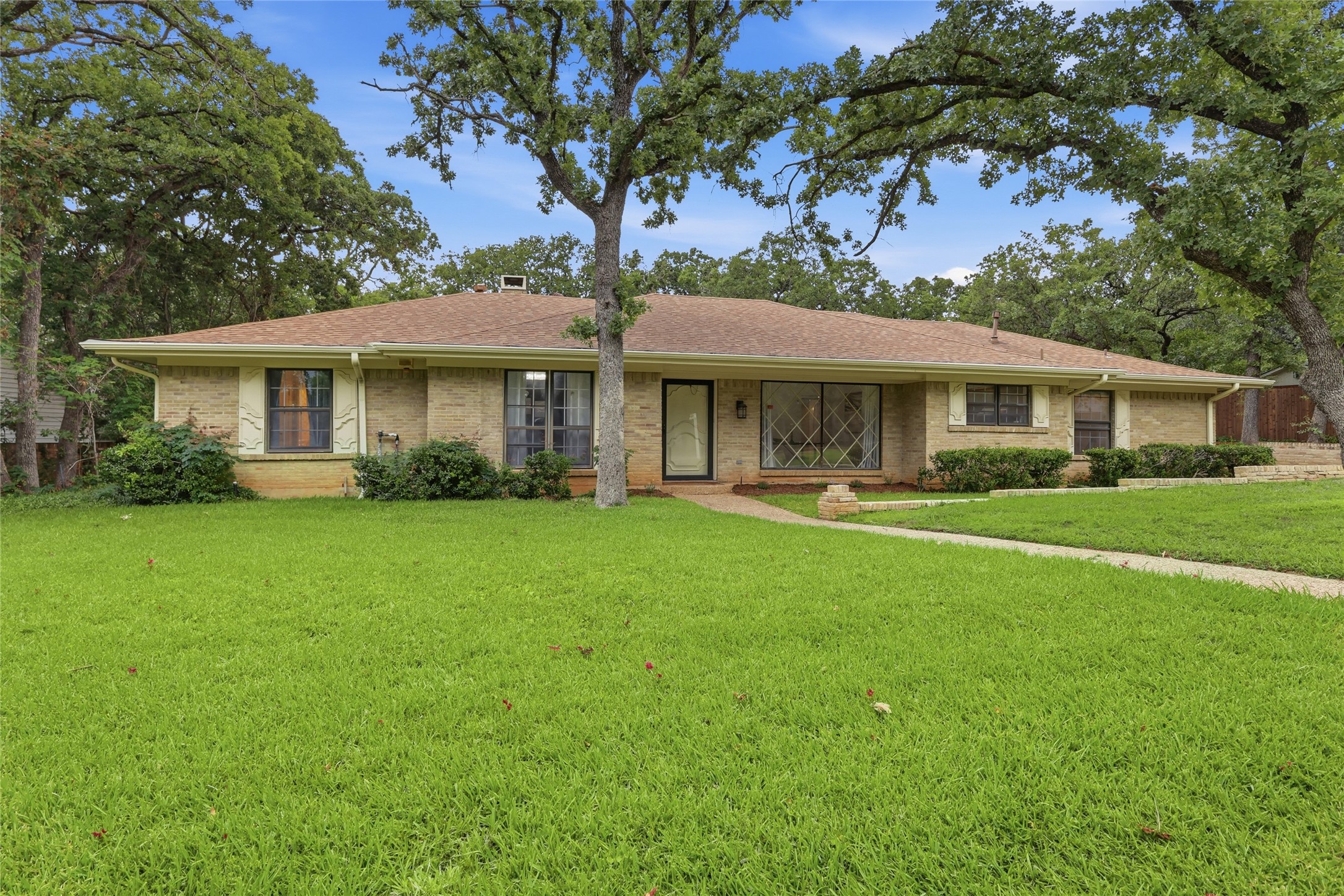 823 Ridgecrest Circle