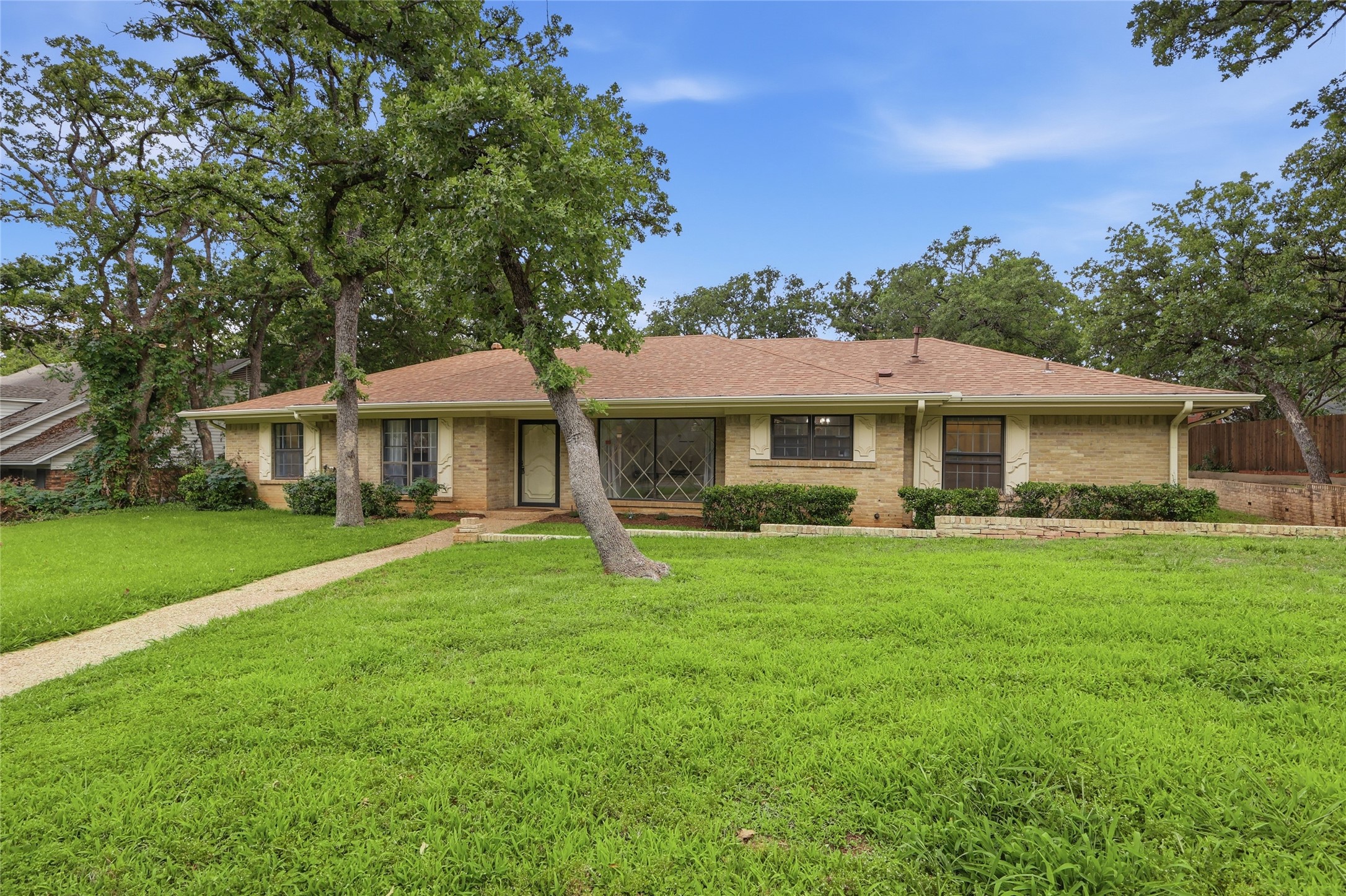 823 Ridgecrest Circle