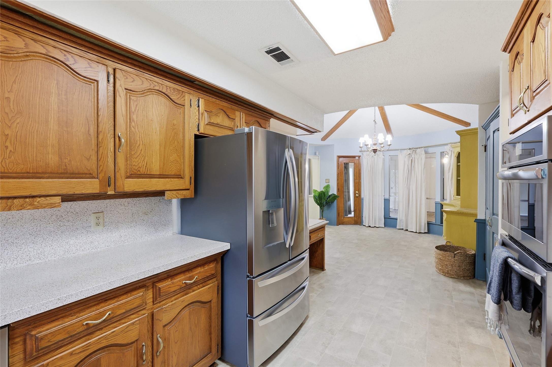 823 Ridgecrest Circle