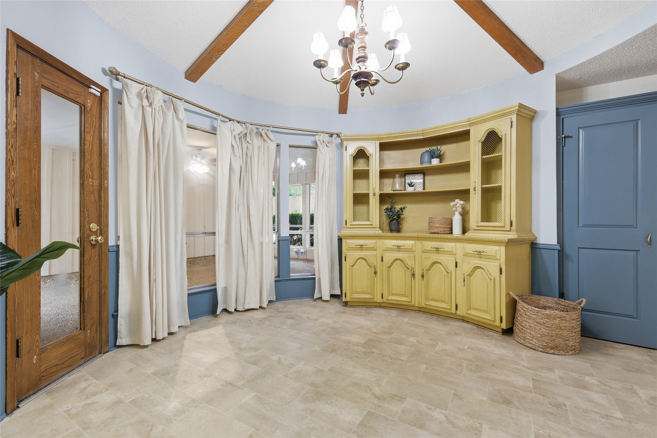 823 Ridgecrest Circle