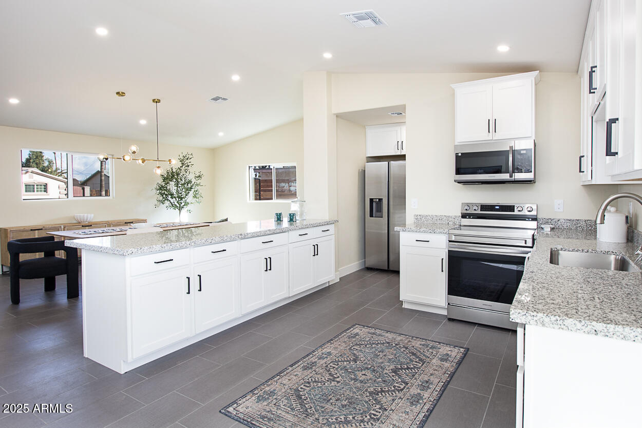 3215 E CAPTAIN DREYFUS Avenue