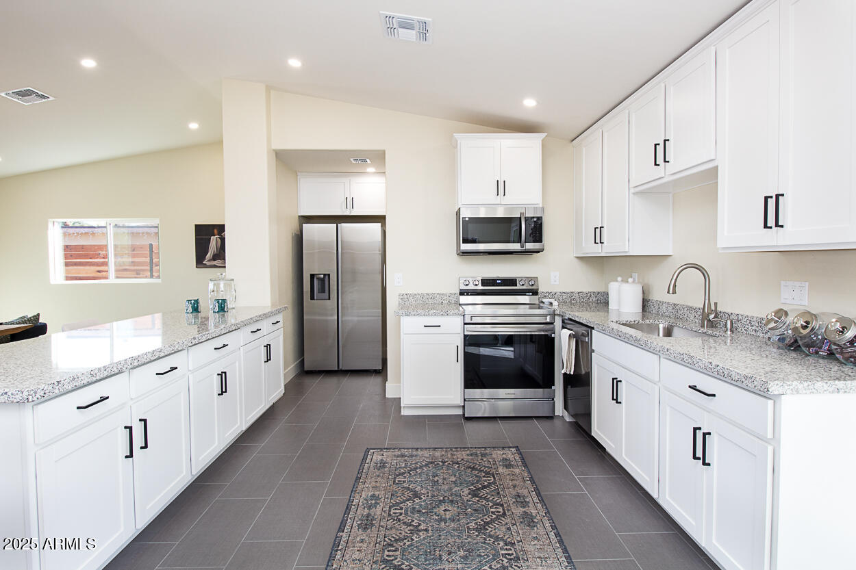 3215 E CAPTAIN DREYFUS Avenue