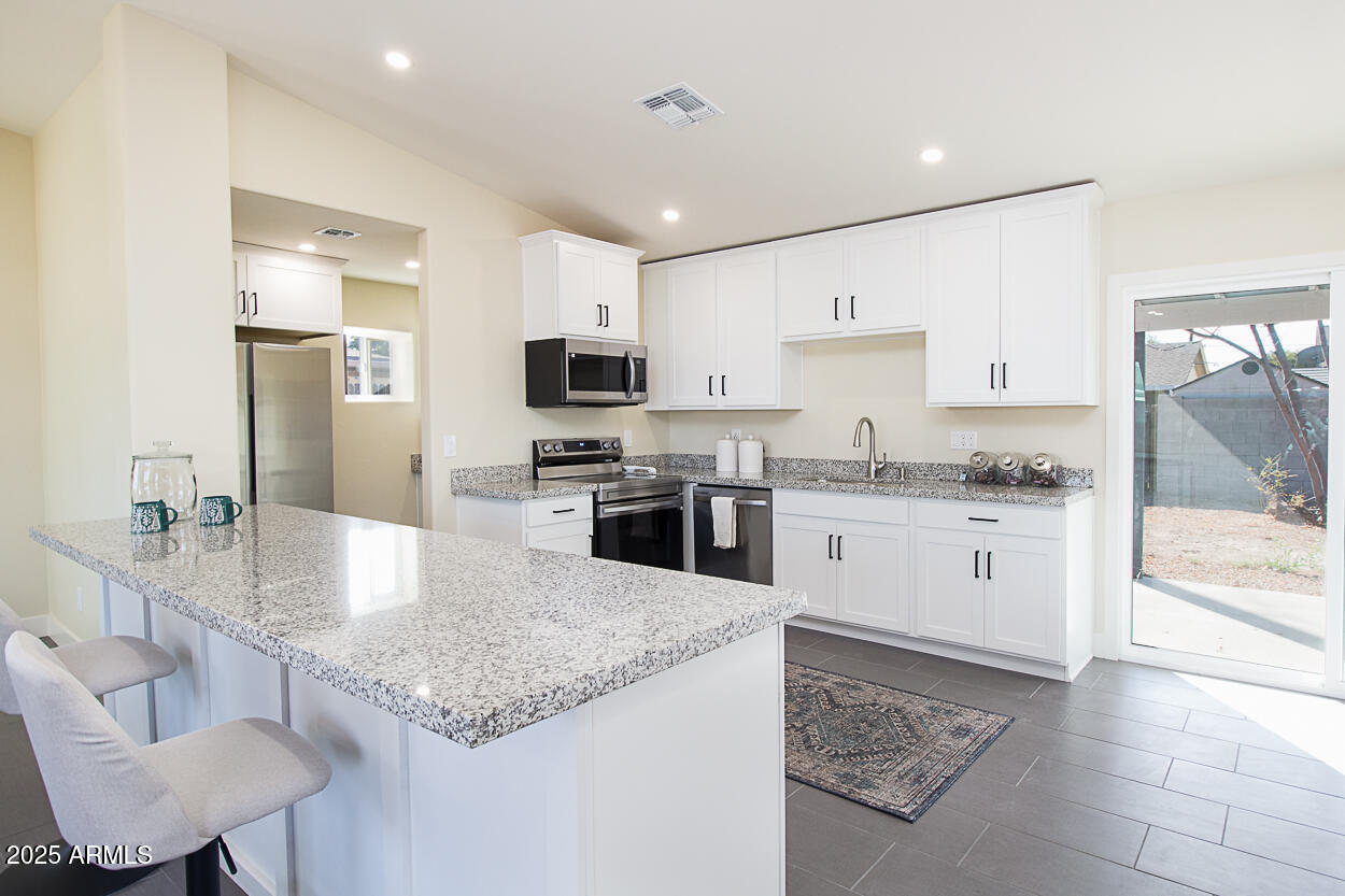 3215 E CAPTAIN DREYFUS Avenue
