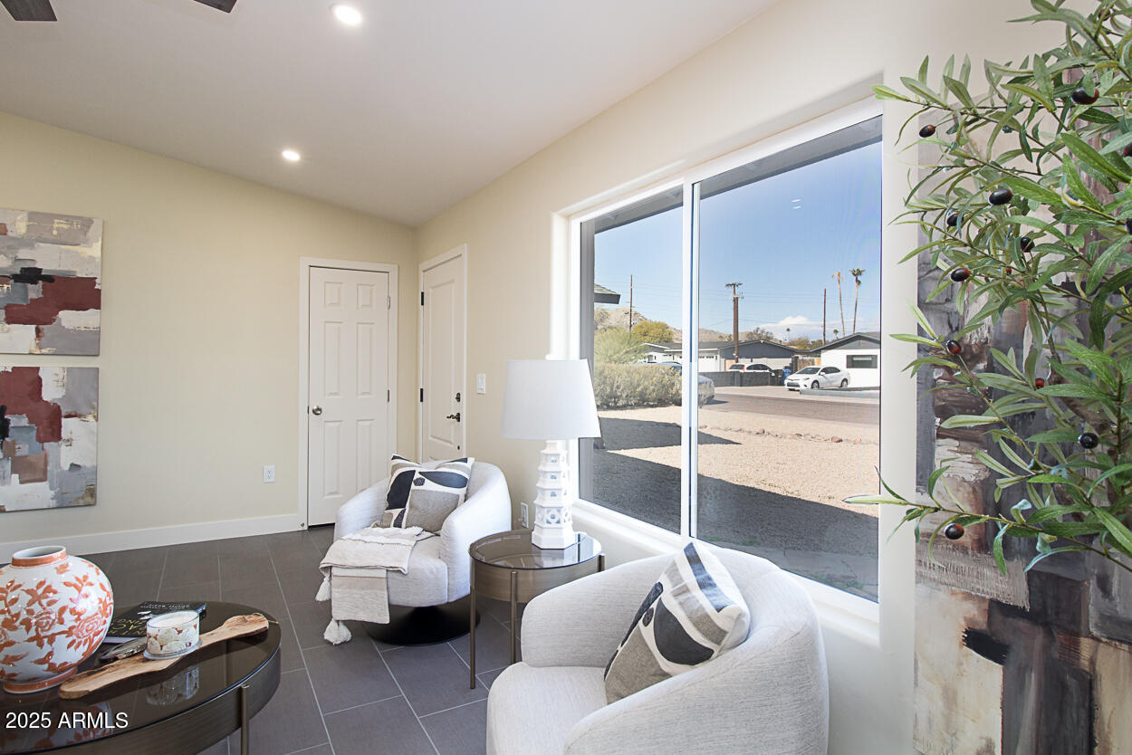 3215 E CAPTAIN DREYFUS Avenue