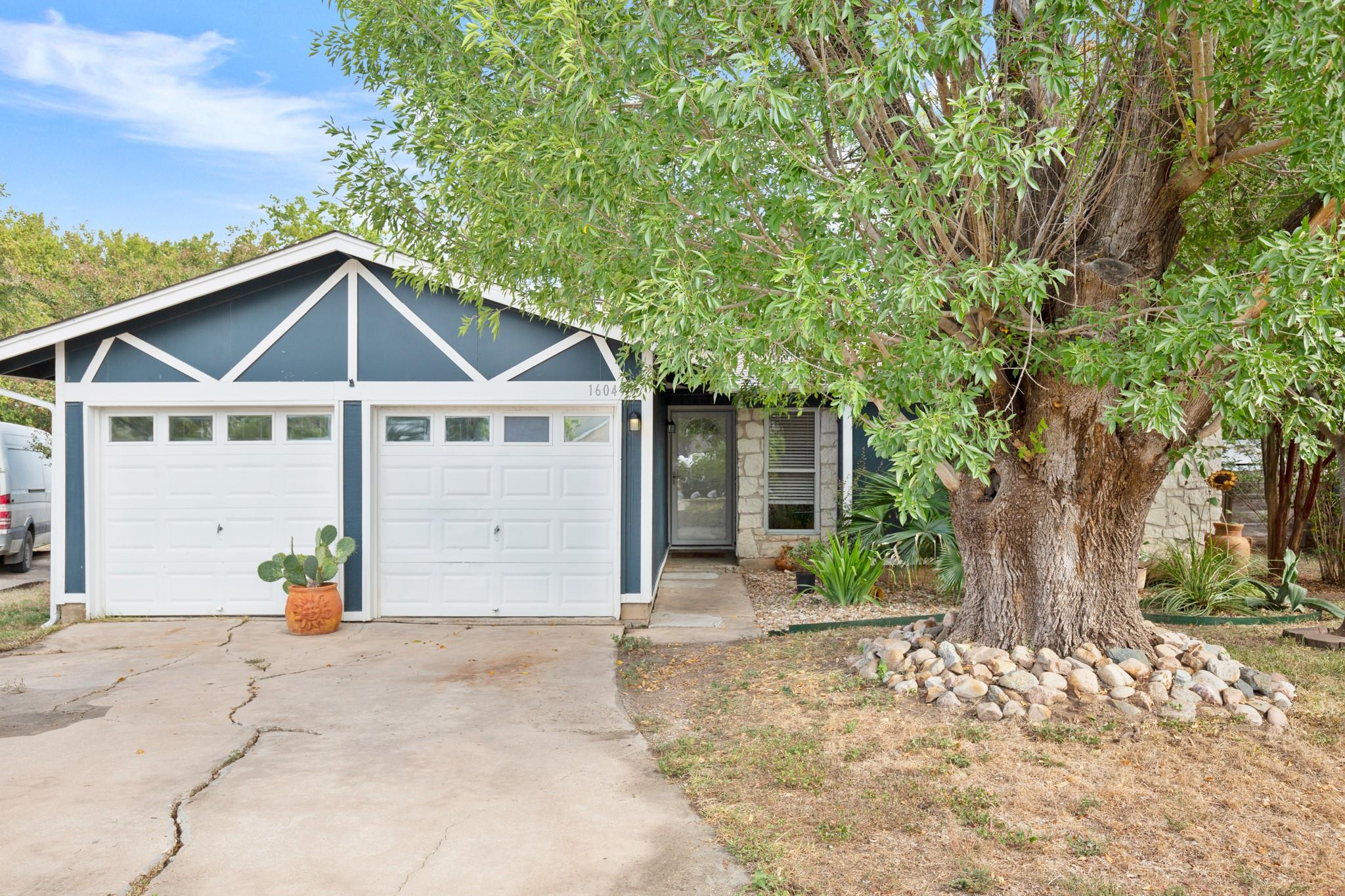 1604 Sahara Ave