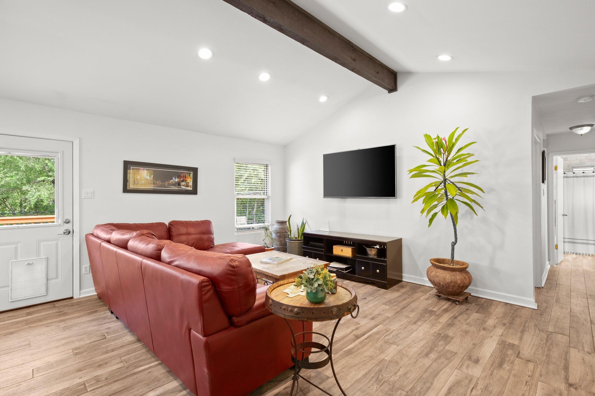 1604 Sahara Ave