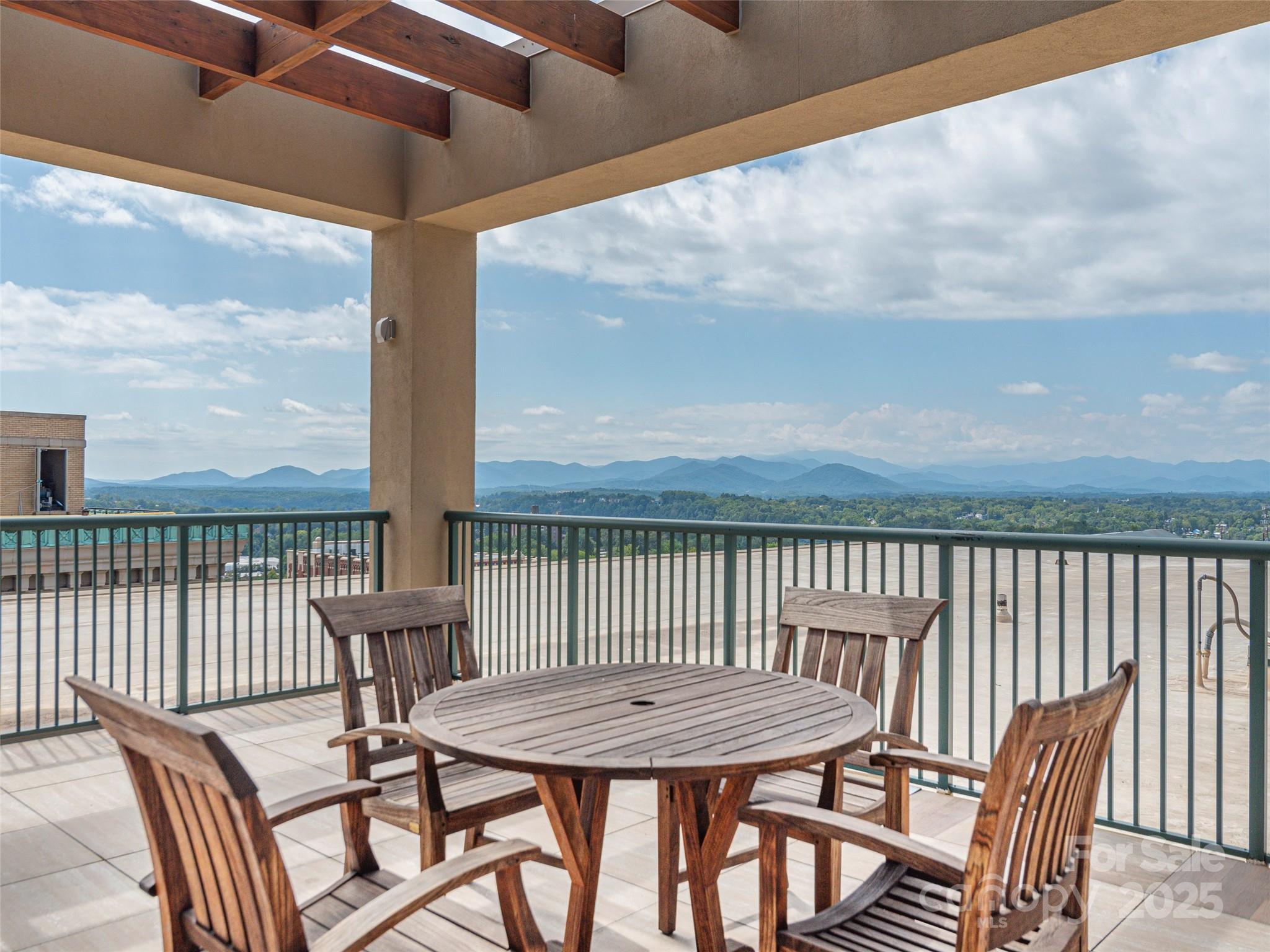 21 Battery Park Avenue Unit: 305