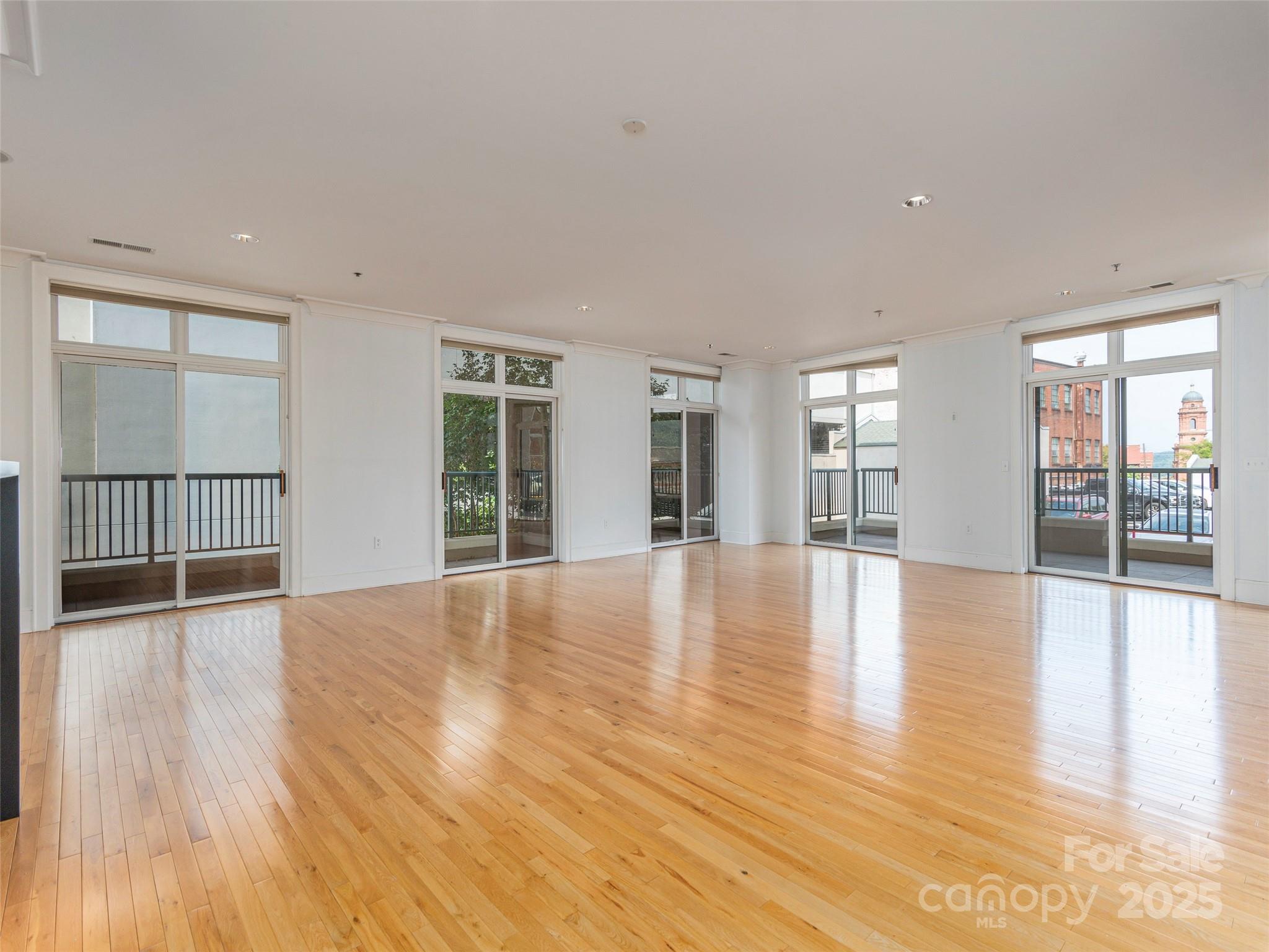 21 Battery Park Avenue Unit: 305