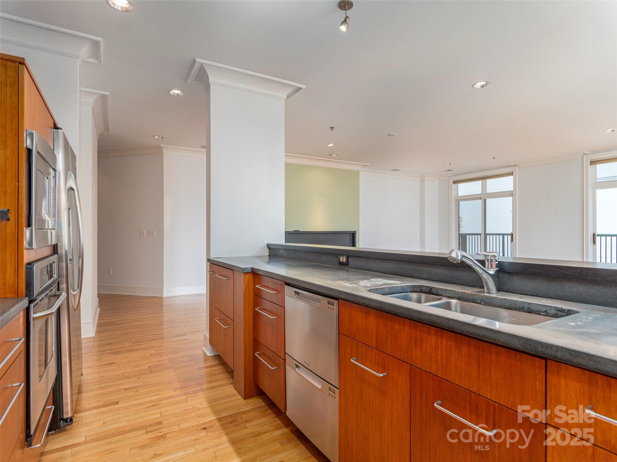 21 Battery Park Avenue Unit: 305