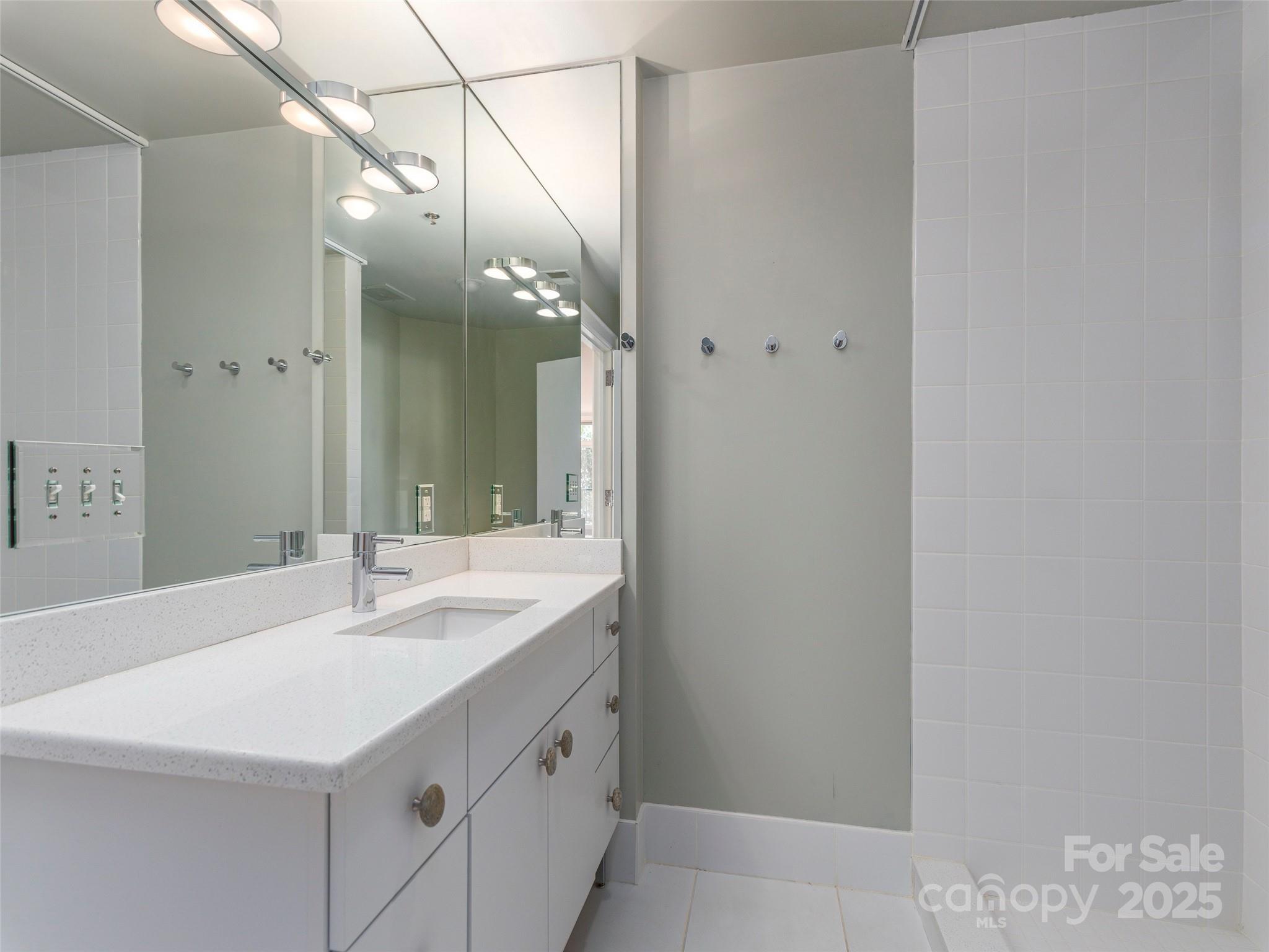 21 Battery Park Avenue Unit: 305