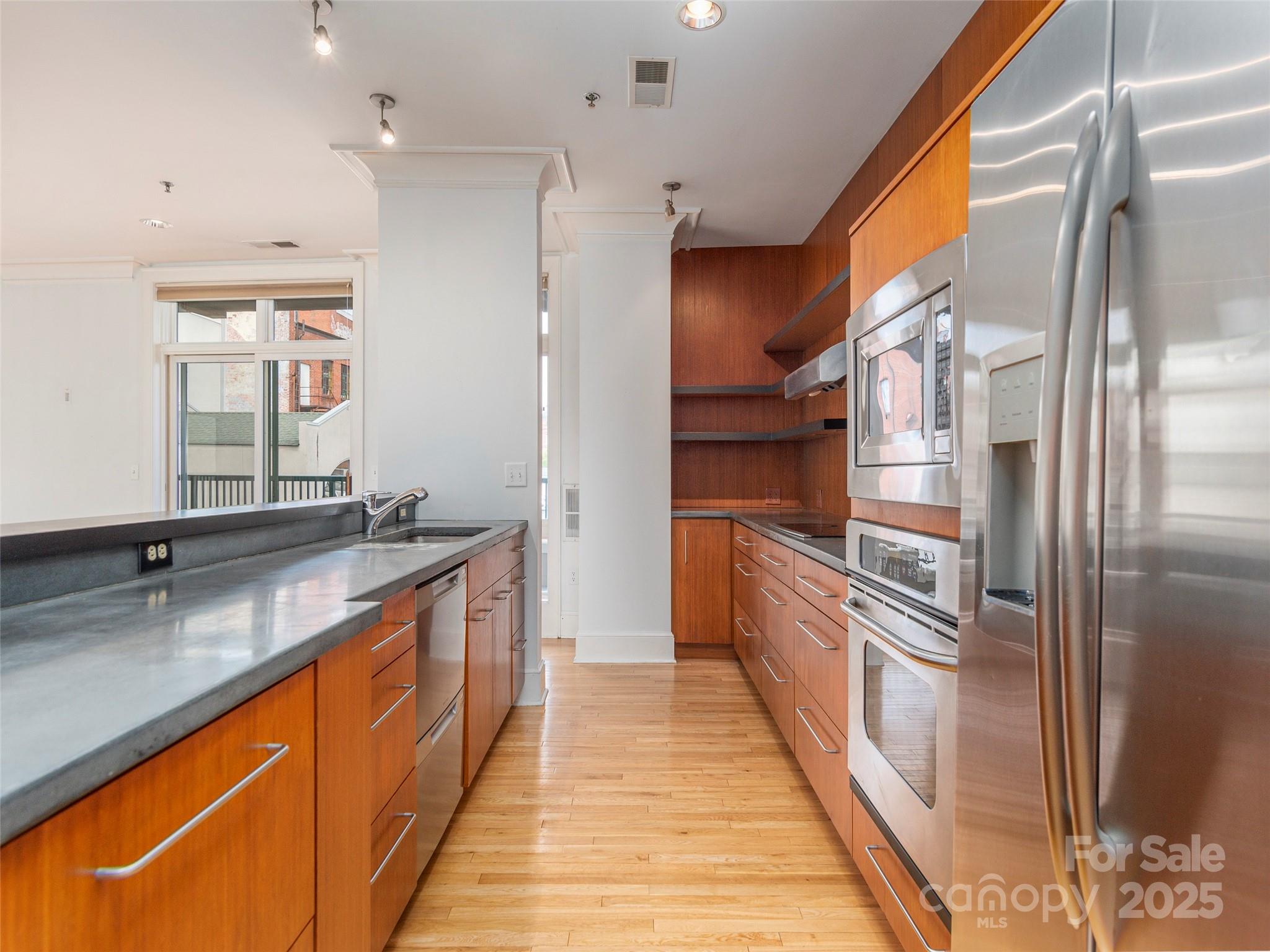 21 Battery Park Avenue Unit: 305