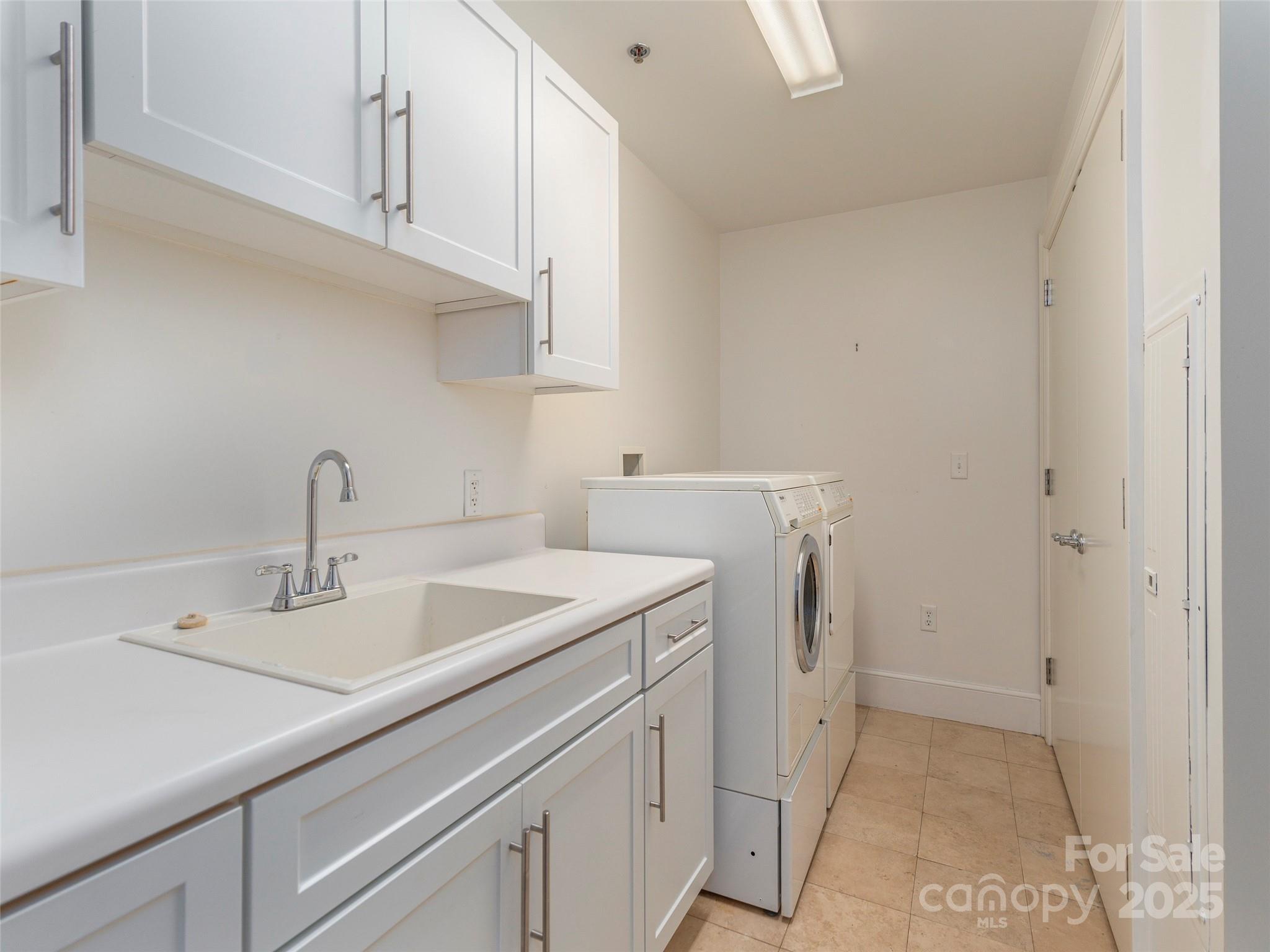 21 Battery Park Avenue Unit: 305