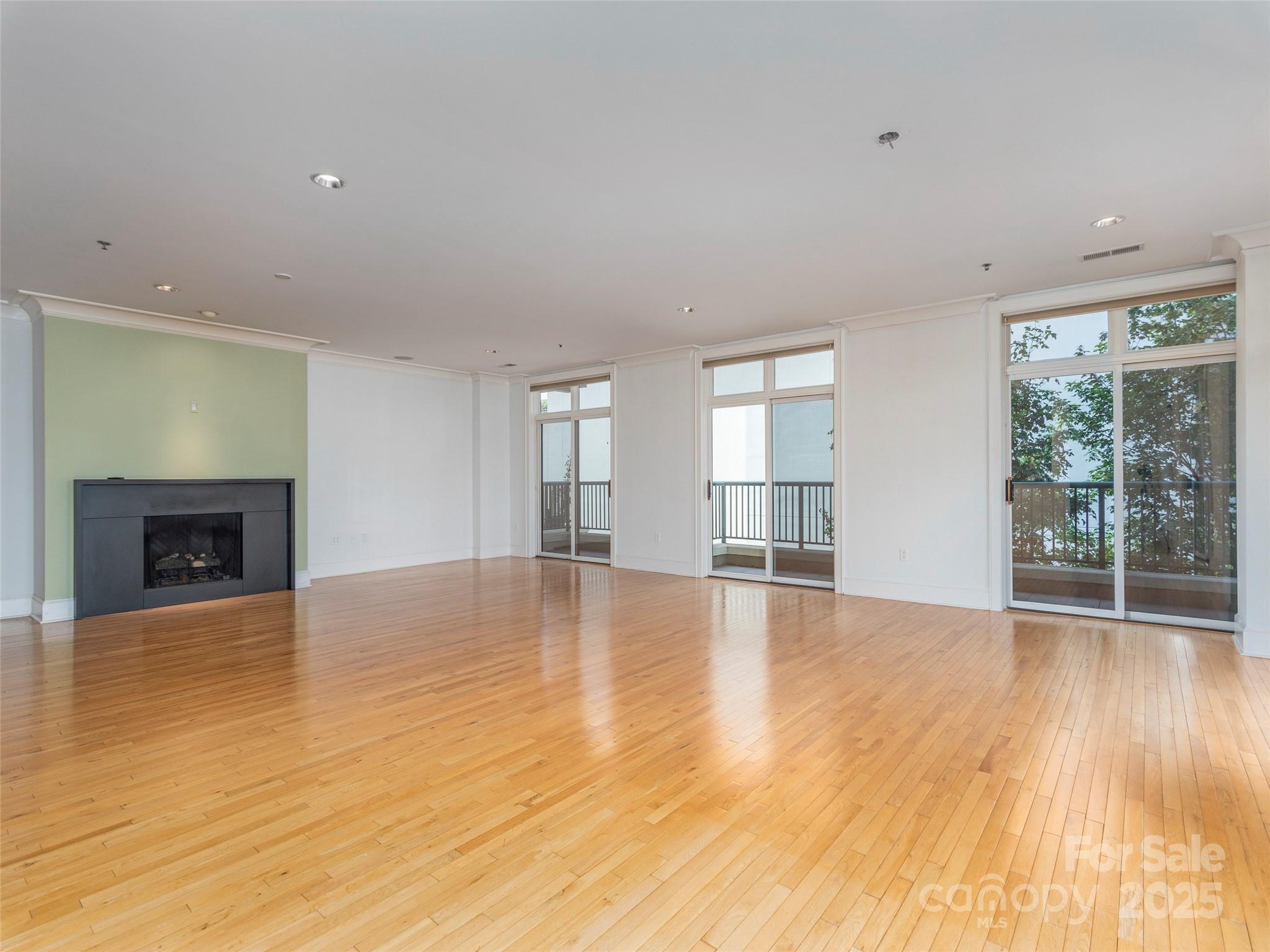 21 Battery Park Avenue Unit: 305