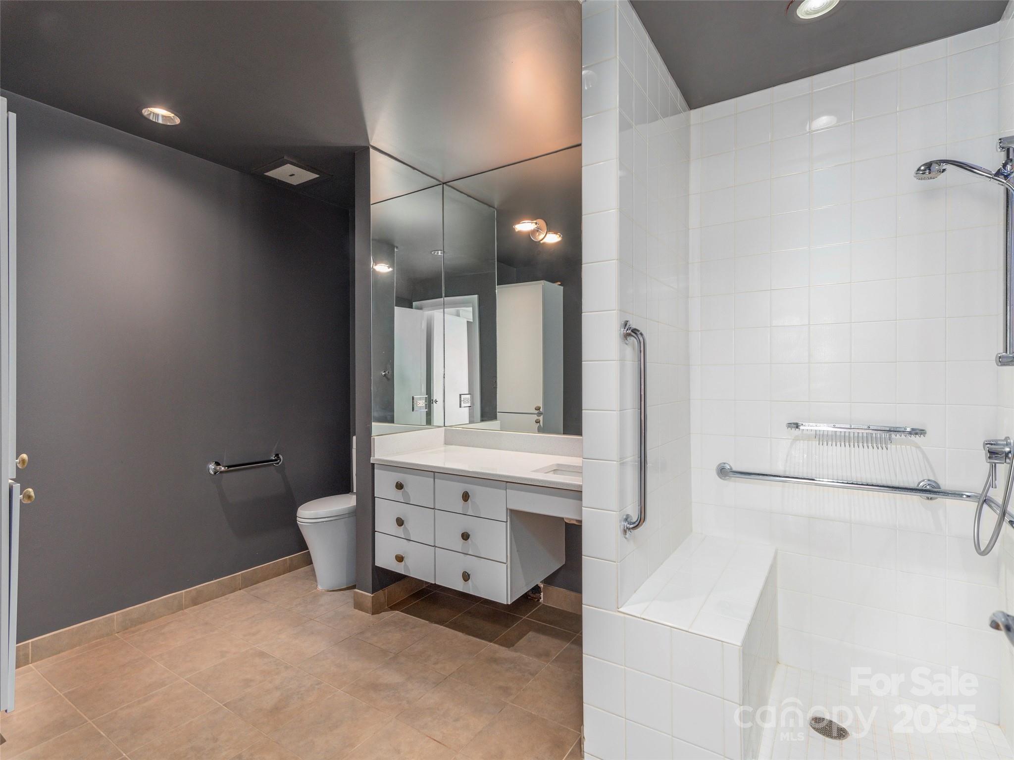 21 Battery Park Avenue Unit: 305