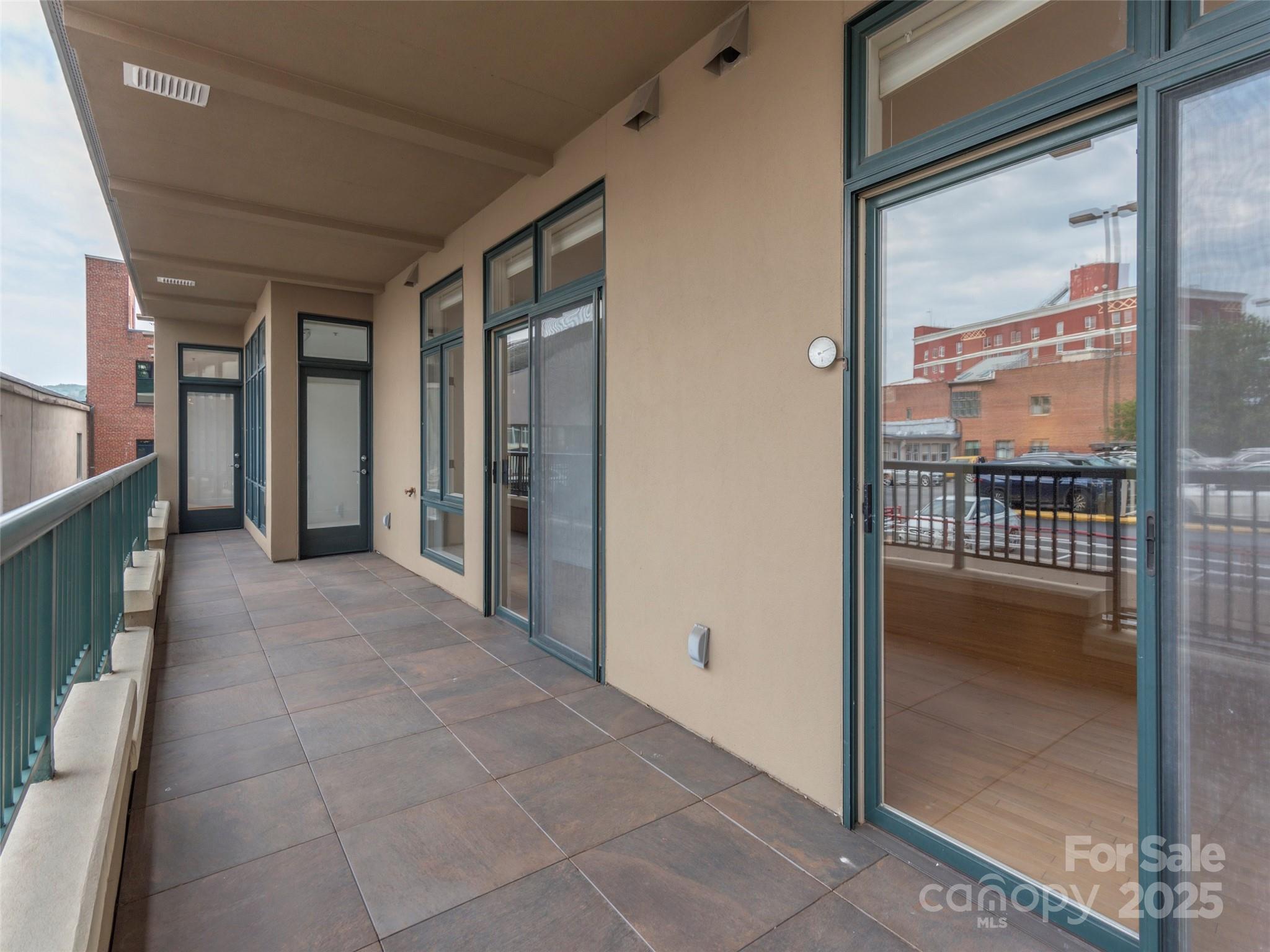 21 Battery Park Avenue Unit: 305