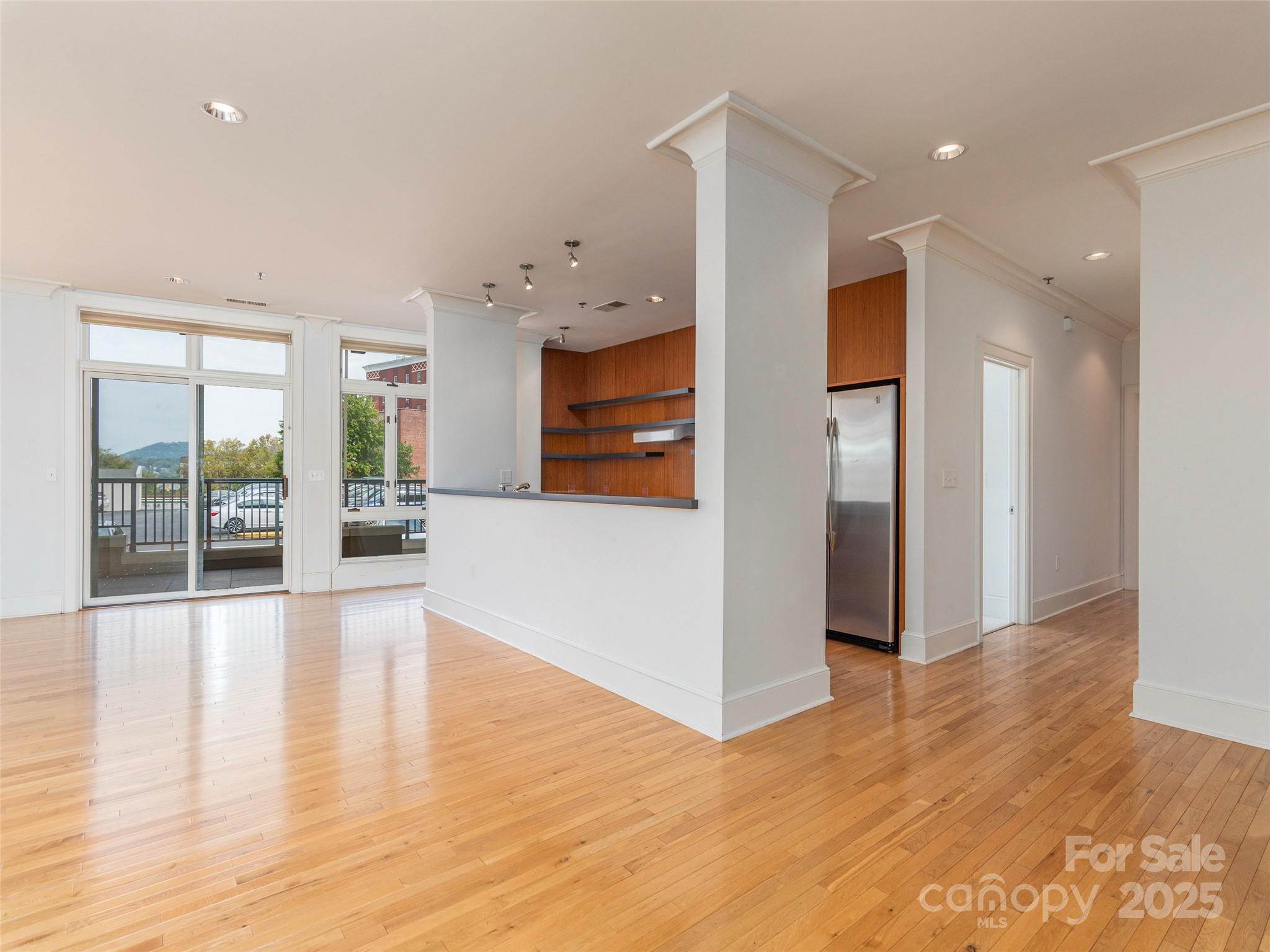 21 Battery Park Avenue Unit: 305
