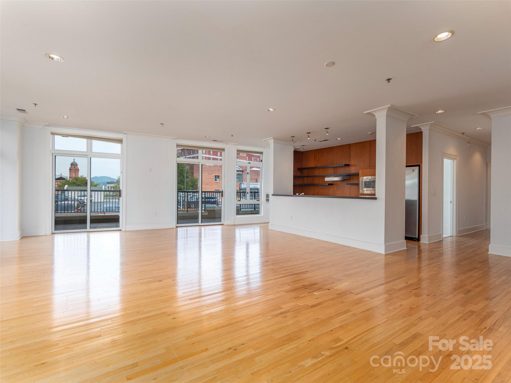 21 Battery Park Avenue Unit: 305