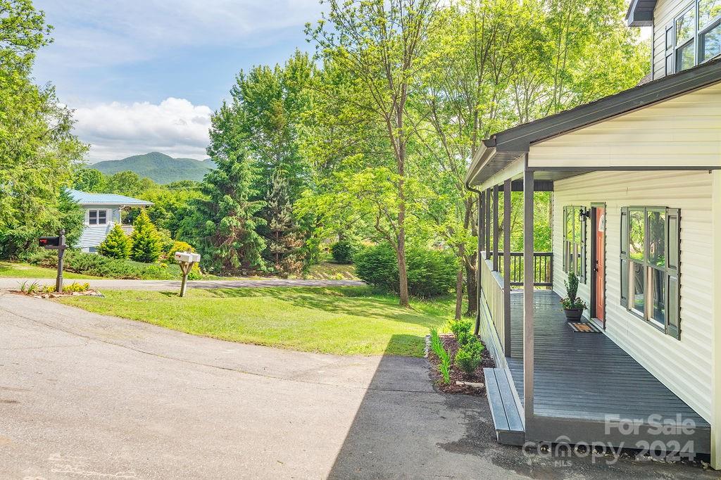 1016 Mountain Drive