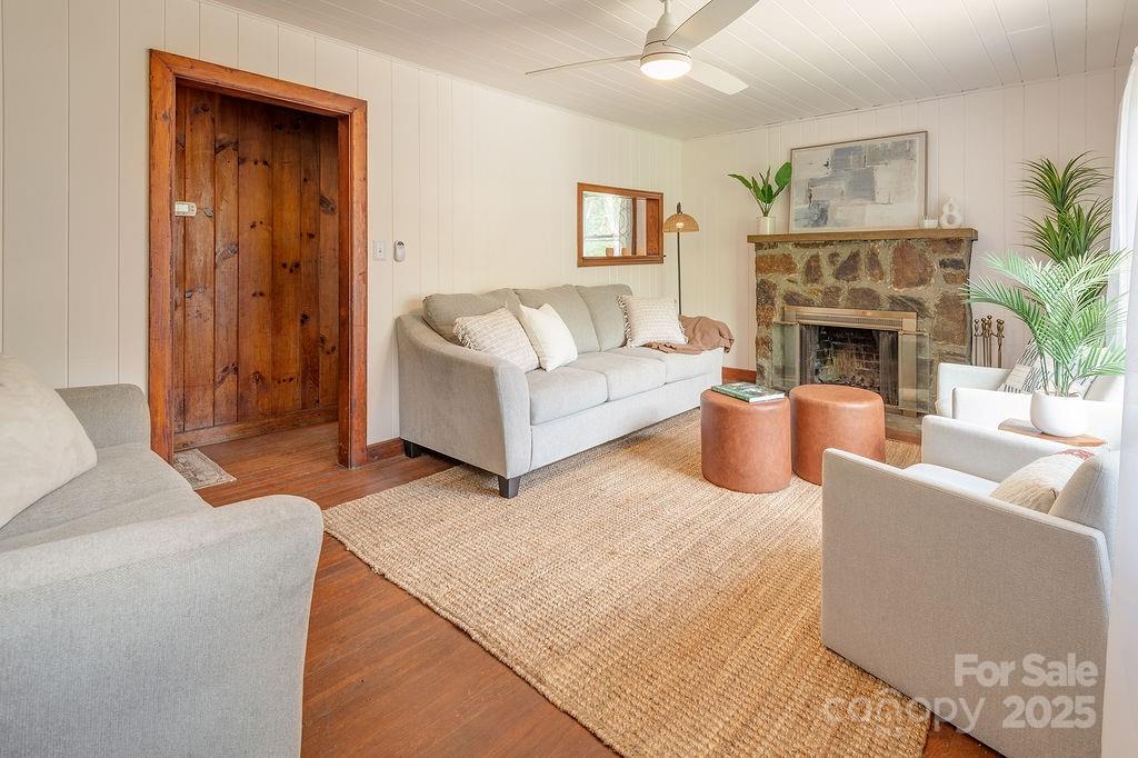 28 Robindale Avenue