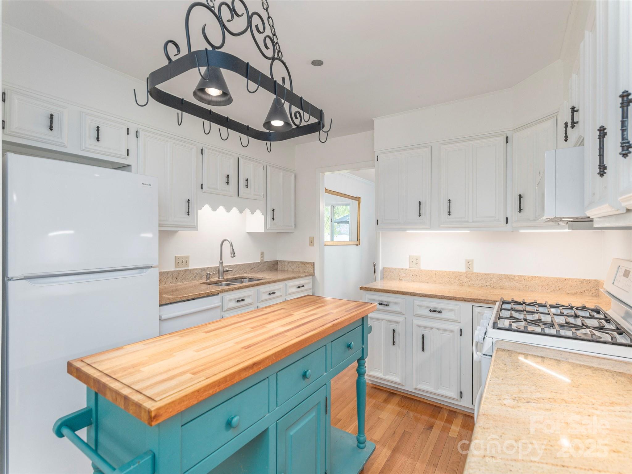 208 Crowfields Drive