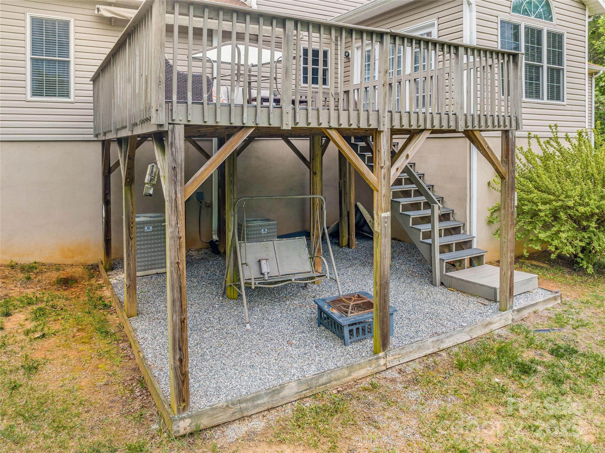 121 W Ashe Bridge Road W