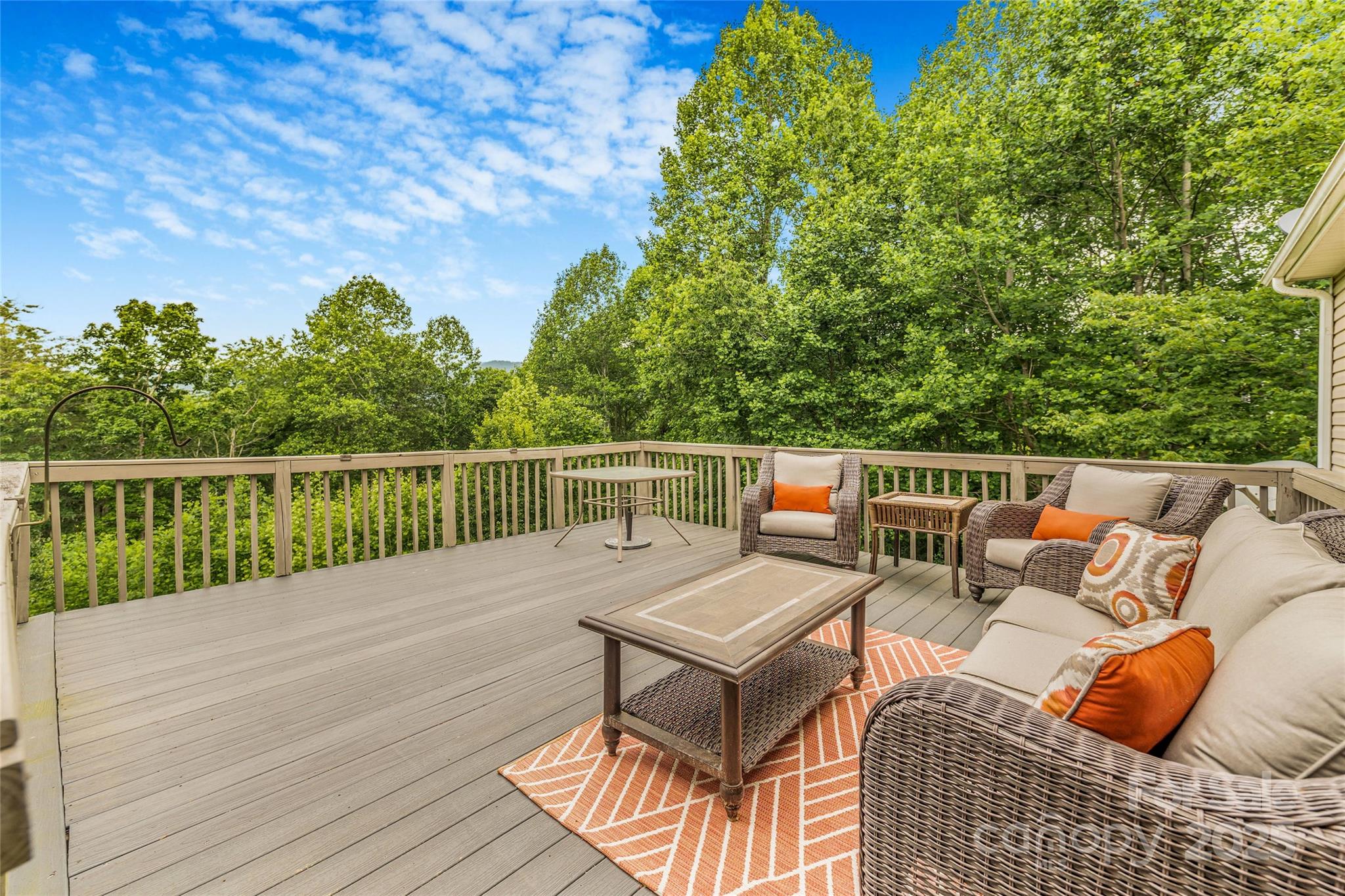121 W Ashe Bridge Road W