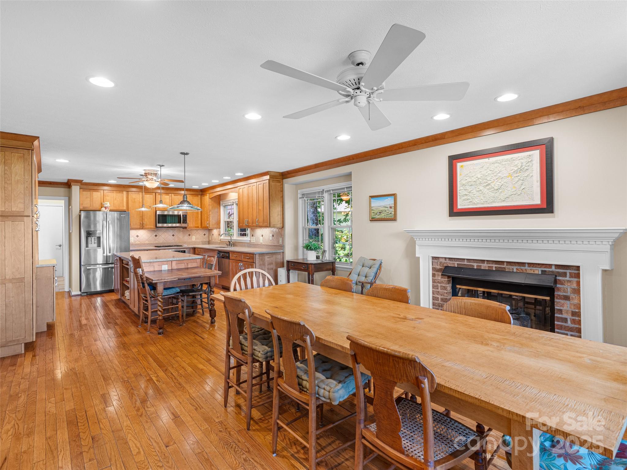 350 W Shay Circle
