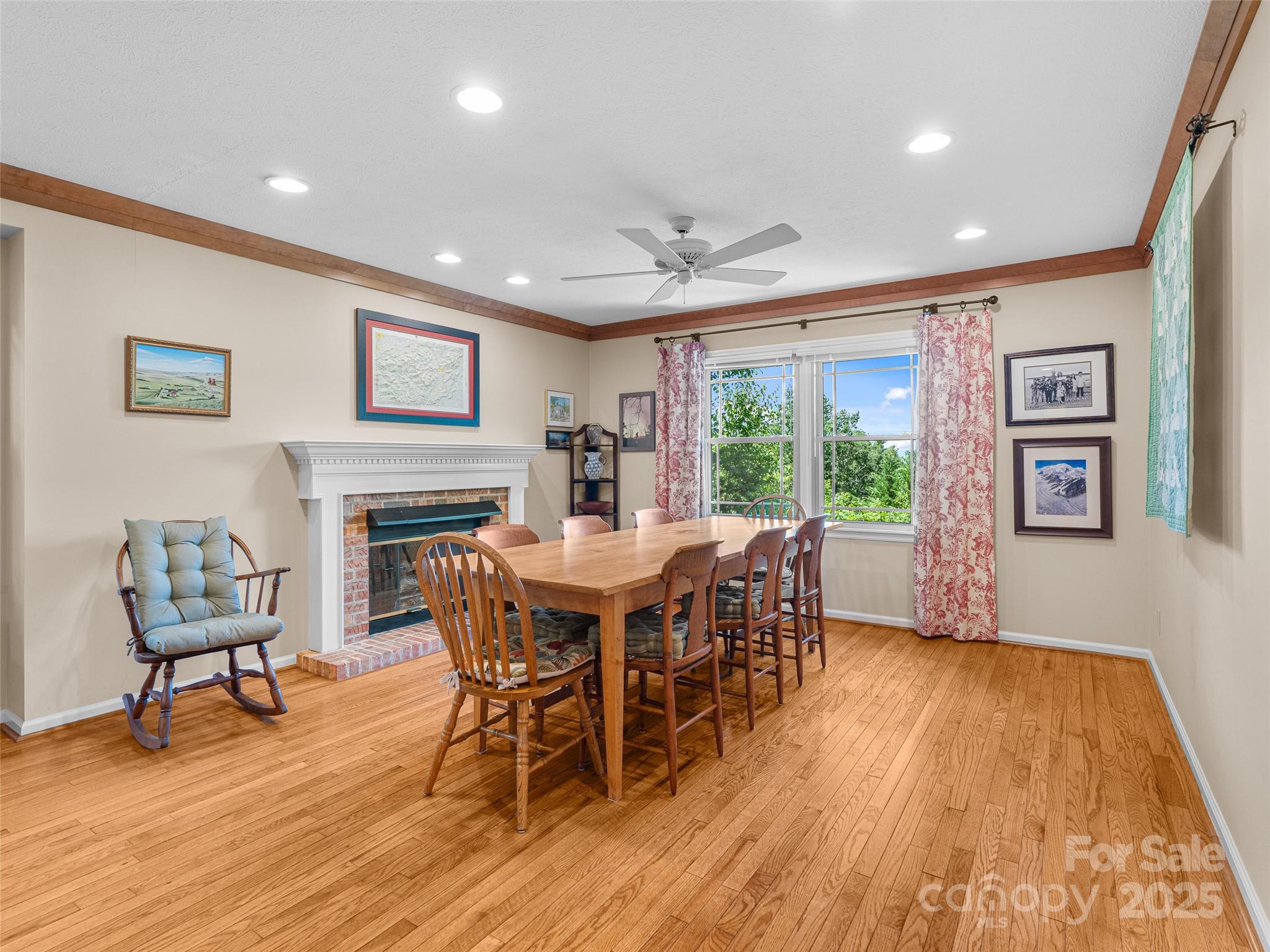 350 W Shay Circle