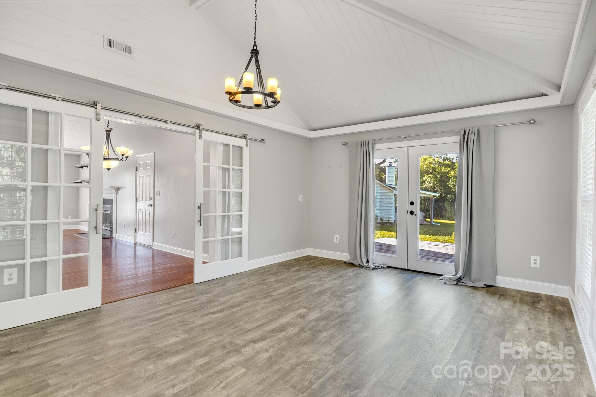 1012 Thorncrest Drive