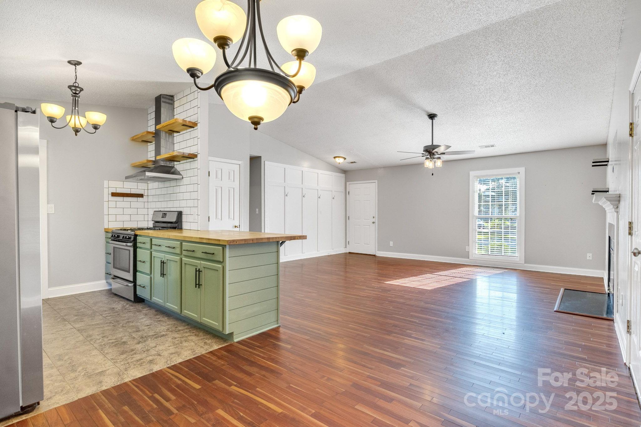1012 Thorncrest Drive