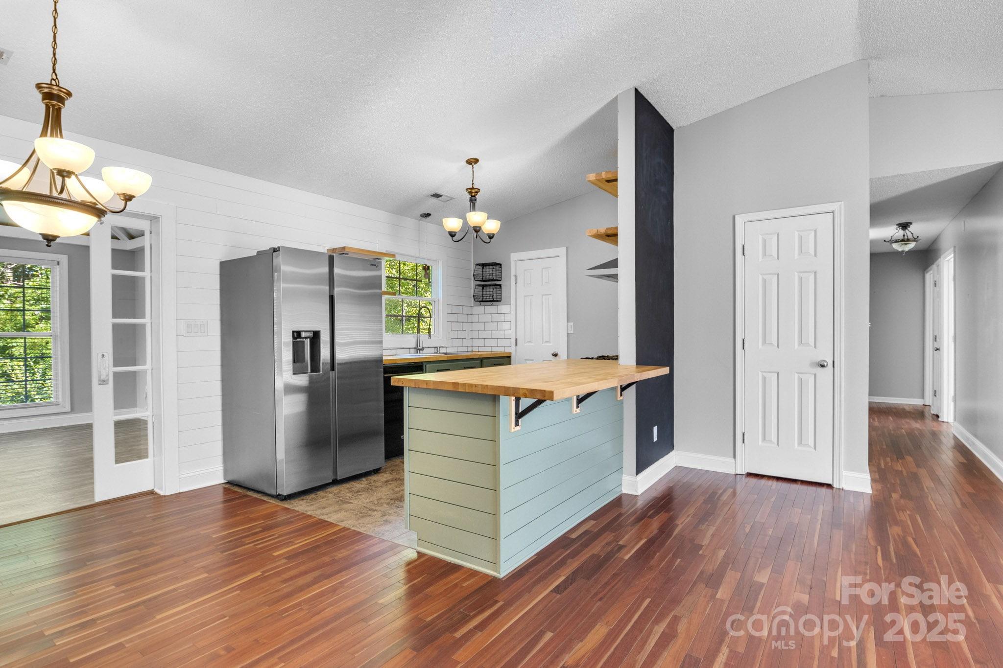 1012 Thorncrest Drive