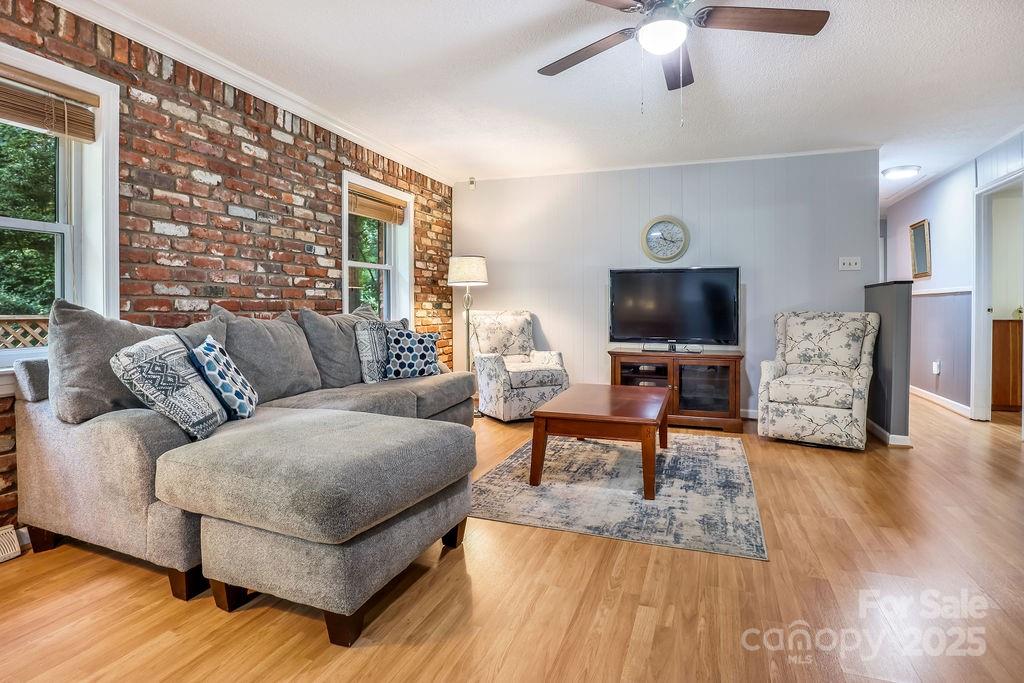 3 Stockwood Road