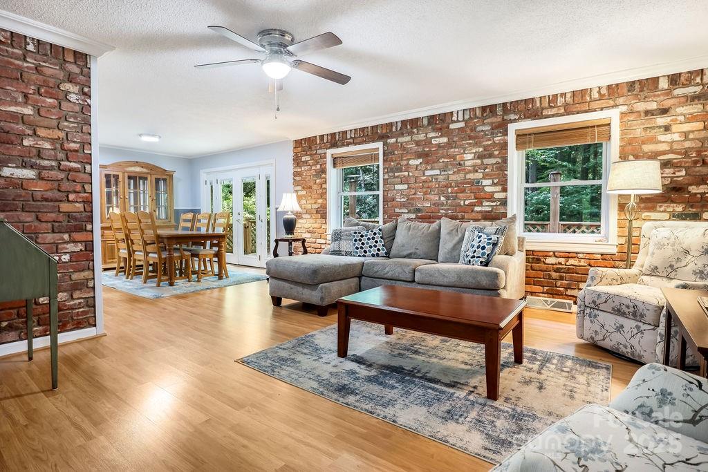 3 Stockwood Road