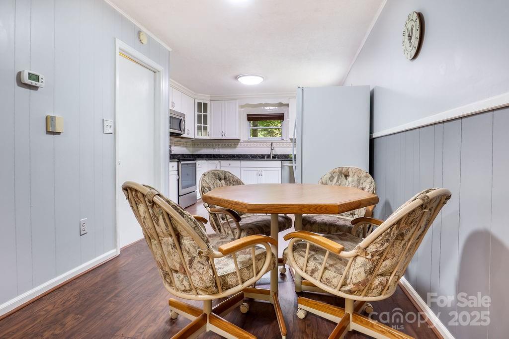 3 Stockwood Road