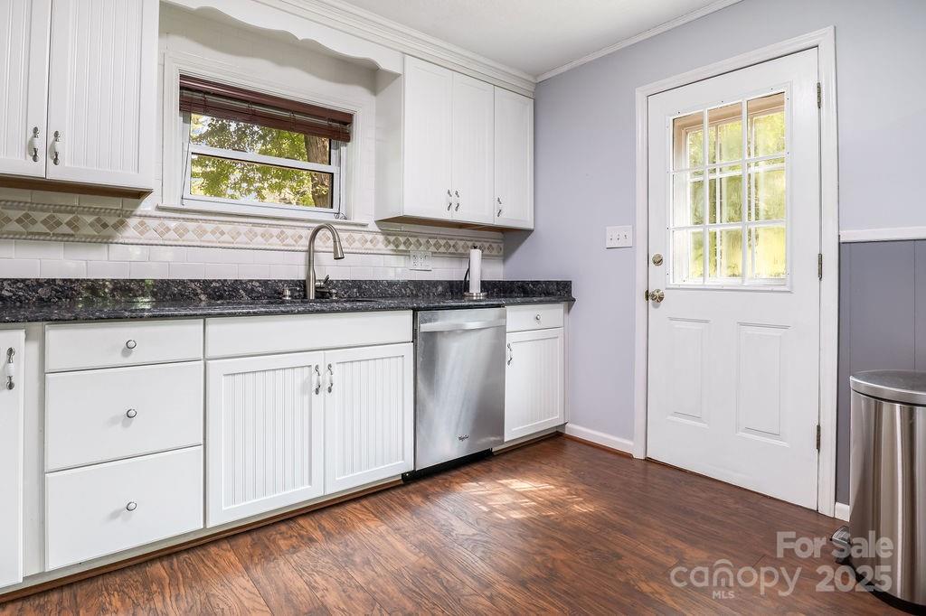 3 Stockwood Road