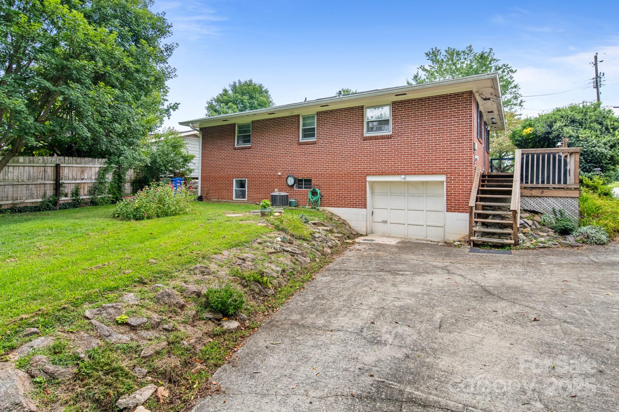 28 Woodgate Road