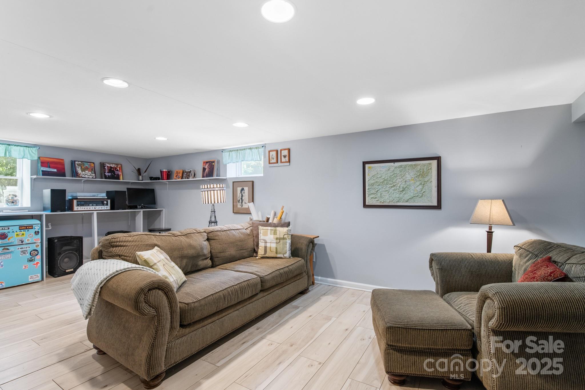 28 Woodgate Road