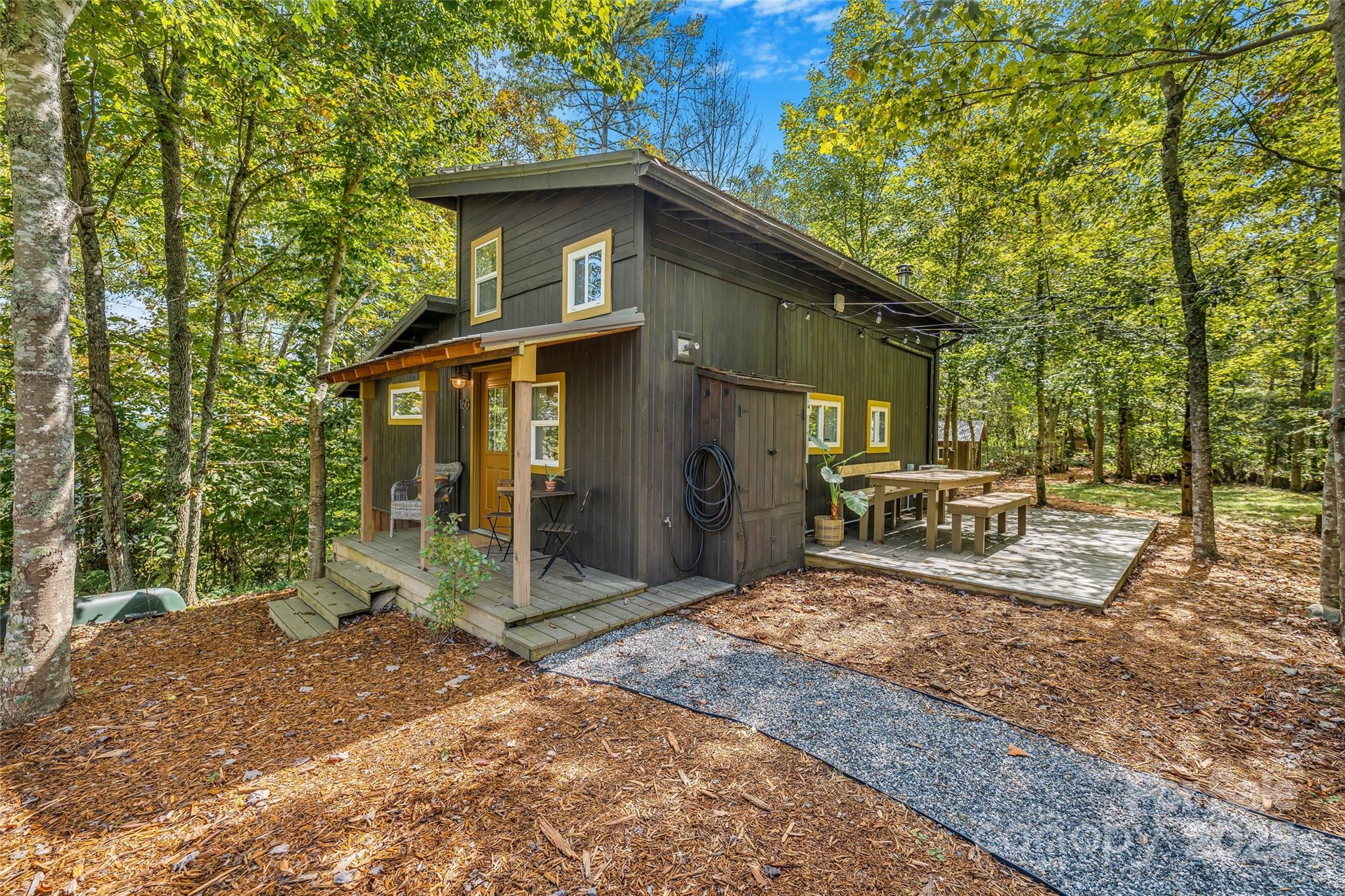 160 ivy bluffs Road