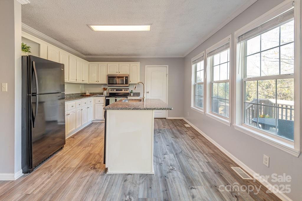 6 Clark Meadow Lane