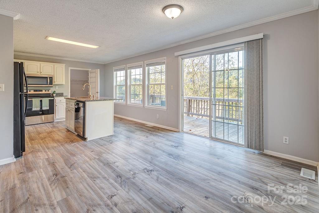 6 Clark Meadow Lane